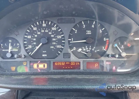 2002 BMW 325Xi из США, поврежденный, VIN WBAEU33442PF68322